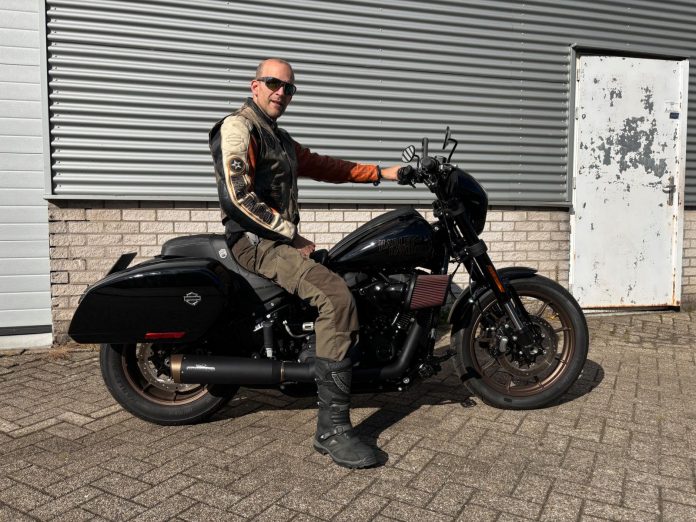 Michael laat zijn 2023 Lowrider S upgraden