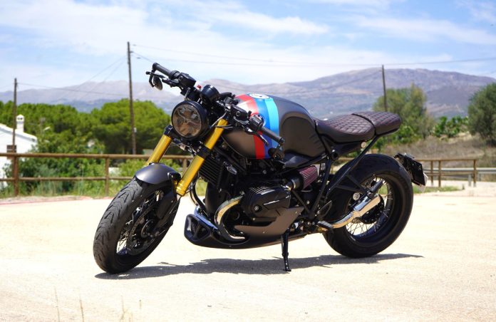 BMW RnineT in Neoracer