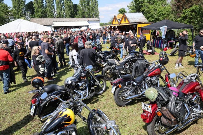 Custom & Classic Fest Huttenheim: “Von Hot bis Schrott”