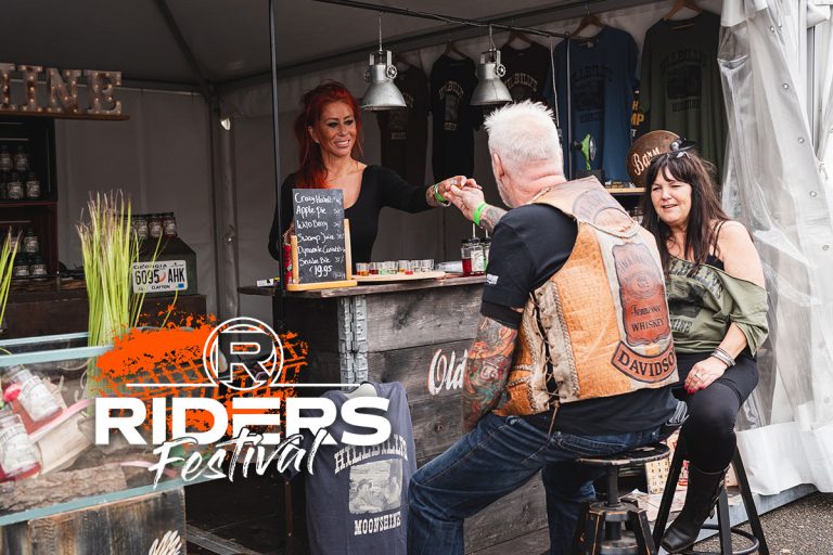 De Authentieke Smaak van Hillbillys Moonshine op RIDERS Festival 2025