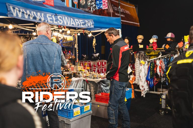 Scoor gadgets, unieke items en motorkleding op de motormarkt