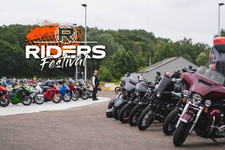 Je motor gratis voor de deur parkeren tijdens RIDERS Festival