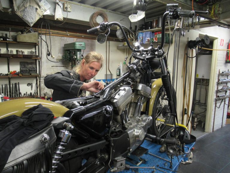 Iris sleutelt mee: Sportster olielekkage opgelost!
