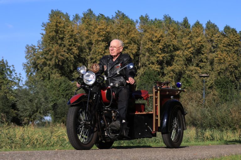 Hans van Heesch bouwt driewieler Indian met drie gezichten