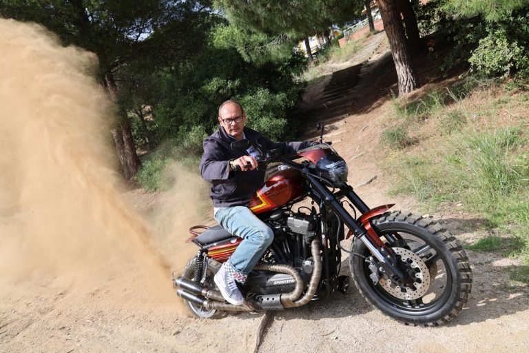 Lady Hummer: Scrambler Sportster van Custmotion