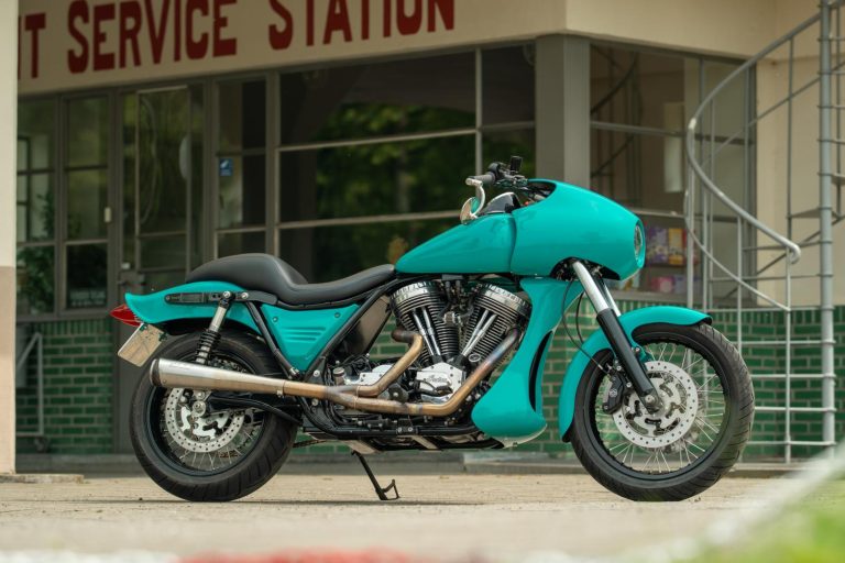 Per Aspera Ad Astra: Indian/Harley-Davidson custom van Rogier