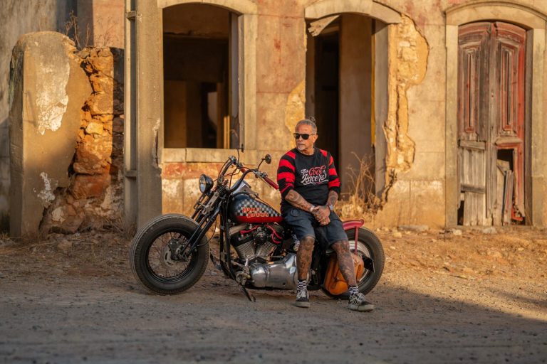 The Old Man’s Bike – Ron bouwt zijn motoren zoals hij leeft: zonder concessies!