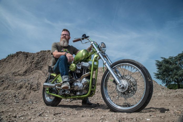 Chopadilic bouwt Sportster chop