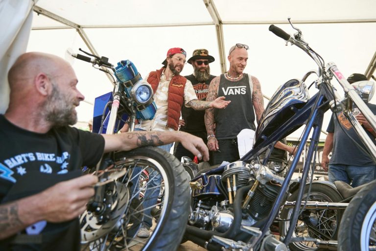 KustomKulture! retourtje Courchevel door Frank, Suus en Bart…