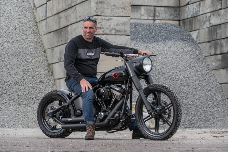 Egon bouwt anders dan de rest: Zwarte bliksem!