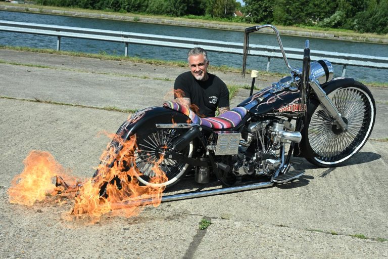 Black Widow: Vins eigen ‘one of a kind motorcycle’