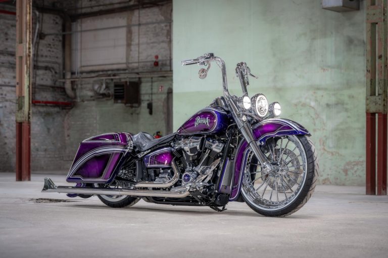 La Purpura: Softail Heritage Chicano door Thunderbike