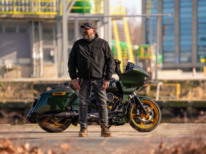 Groen, goud en geen excuses – Marc's Road Glide
