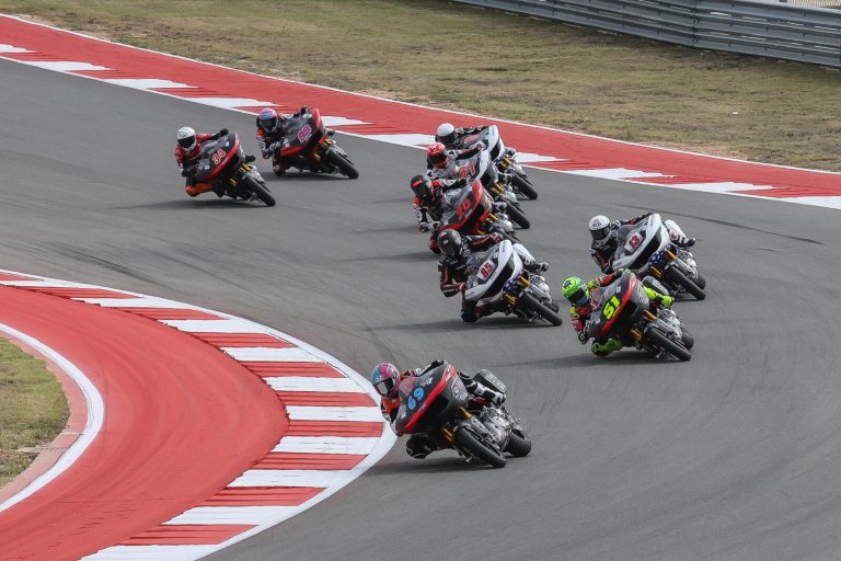 Archie McDonald (69) en Oscar Gutiérrez (99) wonnen de eerste races in deze nieuwe klasse.