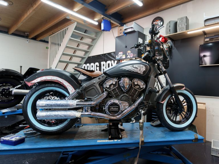 Djaccomo ervaart een openbaring en start een project: Indian Newschool Chopper #2